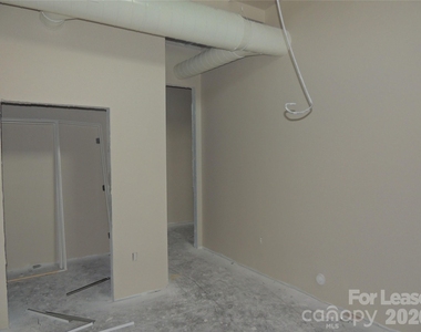 122 W Court Street - Photo Thumbnail 5