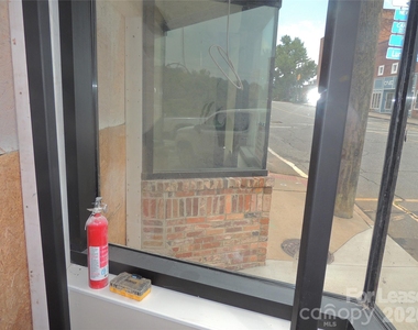 122 W Court Street - Photo Thumbnail 3