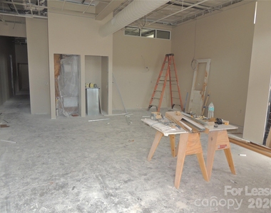122 W Court Street - Photo Thumbnail 1