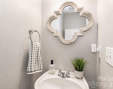 17633 Delmas Drive - Photo Thumbnail 17