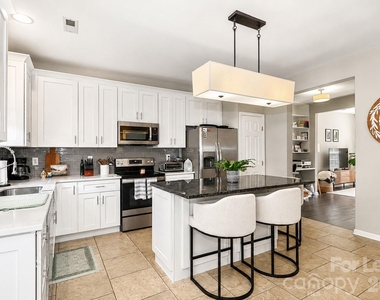 17633 Delmas Drive - Photo Thumbnail 12