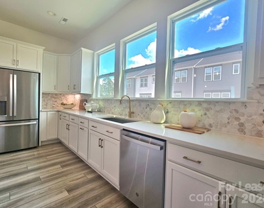 421 Prine Place - Photo Thumbnail 6