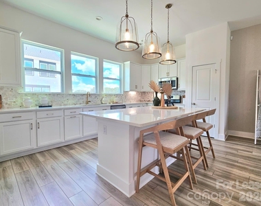 421 Prine Place - Photo Thumbnail 5