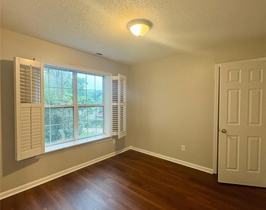 5517 Brook Falls Court - Photo Thumbnail 34