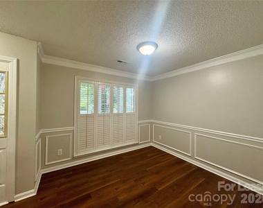 5517 Brook Falls Court - Photo Thumbnail 12