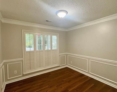 5517 Brook Falls Court - Photo Thumbnail 11