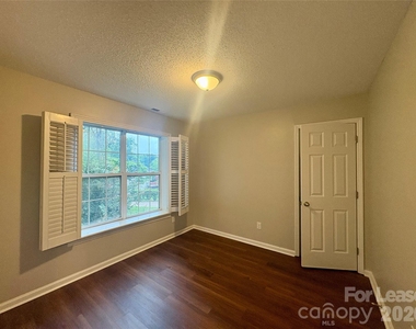 5517 Brook Falls Court - Photo Thumbnail 35