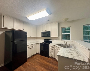 5517 Brook Falls Court - Photo Thumbnail 15