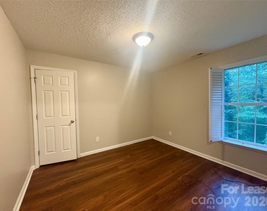 5517 Brook Falls Court - Photo Thumbnail 31