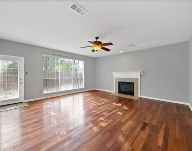 745 Woodridge Drive - Photo Thumbnail 7