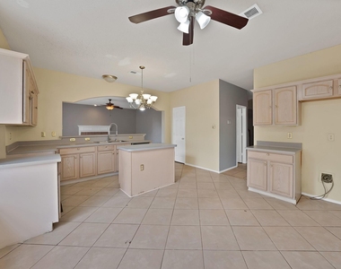 745 Woodridge Drive - Photo Thumbnail 16