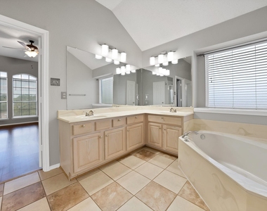 745 Woodridge Drive - Photo Thumbnail 28