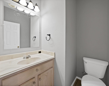 745 Woodridge Drive - Photo Thumbnail 19