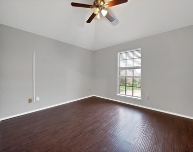 745 Woodridge Drive - Photo Thumbnail 33