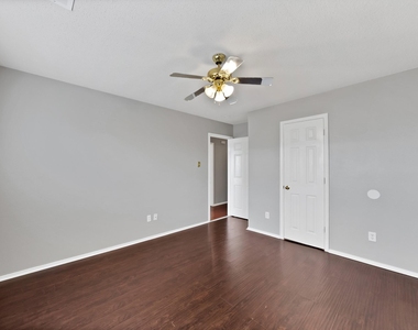 745 Woodridge Drive - Photo Thumbnail 24