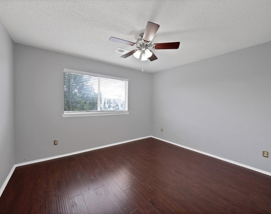745 Woodridge Drive - Photo Thumbnail 21