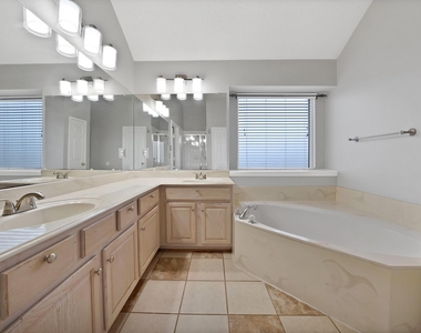 745 Woodridge Drive - Photo Thumbnail 29