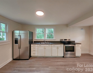 650 Harris Street Nw - Photo Thumbnail 3