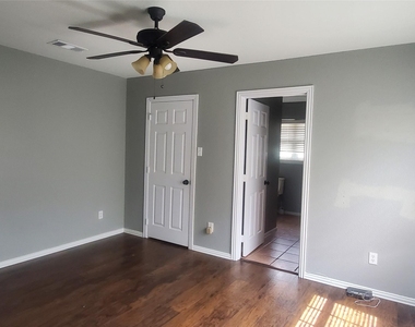 3607 Hamburg Court - Photo Thumbnail 4