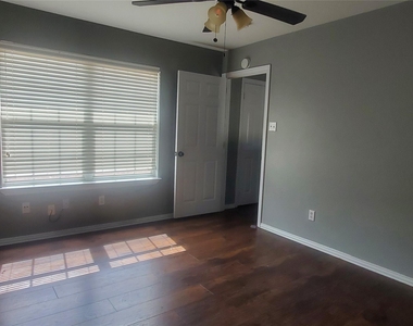 3607 Hamburg Court - Photo Thumbnail 5