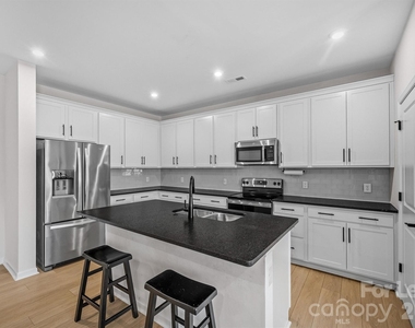 217 Brooks Springs Drive - Photo Thumbnail 8