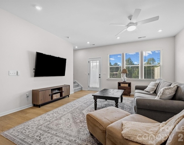 217 Brooks Springs Drive - Photo Thumbnail 16