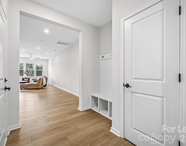 217 Brooks Springs Drive - Photo Thumbnail 4