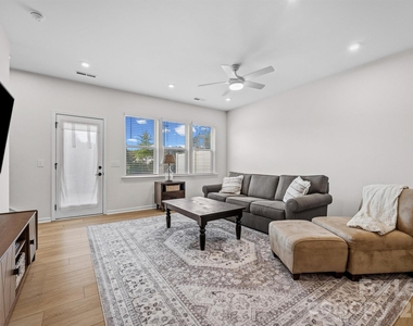 217 Brooks Springs Drive - Photo Thumbnail 15