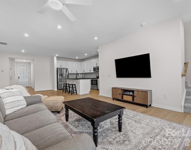 217 Brooks Springs Drive - Photo Thumbnail 17