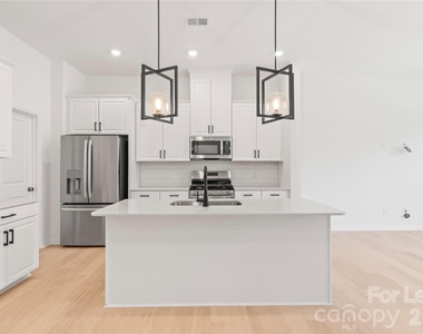 204 Silver Fleet Drive - Photo Thumbnail 10