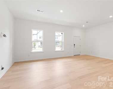 204 Silver Fleet Drive - Photo Thumbnail 7
