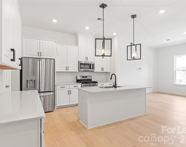 204 Silver Fleet Drive - Photo Thumbnail 11