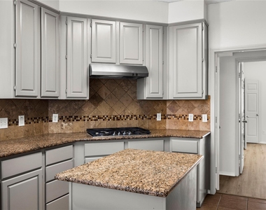 7421 Avalon Drive - Photo Thumbnail 21