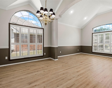 7421 Avalon Drive - Photo Thumbnail 14