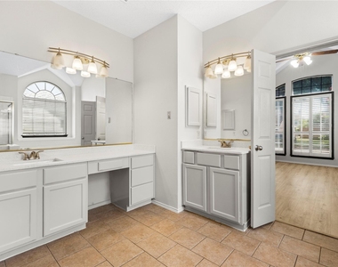 7421 Avalon Drive - Photo Thumbnail 5