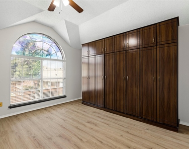 7421 Avalon Drive - Photo Thumbnail 8