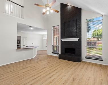 7421 Avalon Drive - Photo Thumbnail 2