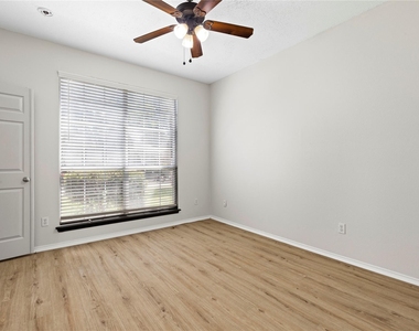 7421 Avalon Drive - Photo Thumbnail 15
