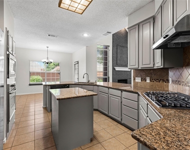 7421 Avalon Drive - Photo Thumbnail 3
