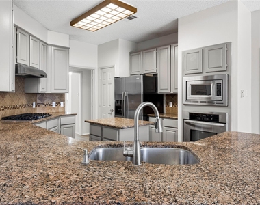 7421 Avalon Drive - Photo Thumbnail 19
