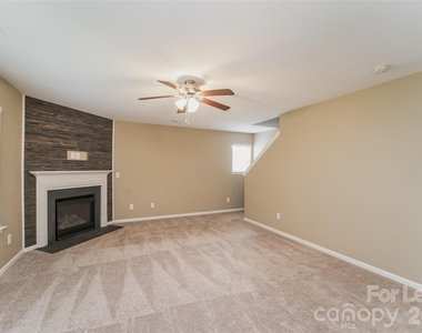 2028 Misty Rose Lane - Photo Thumbnail 4