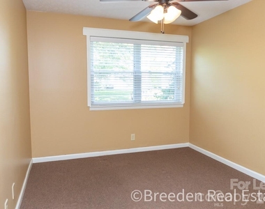 239 Maple Street - Photo Thumbnail 14