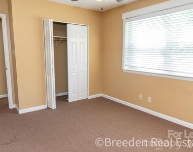 239 Maple Street - Photo Thumbnail 12