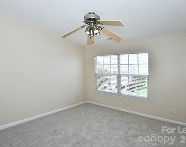 8715 Challenger Drive - Photo Thumbnail 11