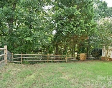 8715 Challenger Drive - Photo Thumbnail 25
