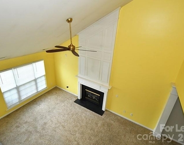 8715 Challenger Drive - Photo Thumbnail 8