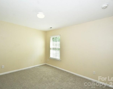 8715 Challenger Drive - Photo Thumbnail 12