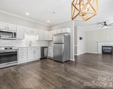 8710 Arrowhead Place Lane - Photo Thumbnail 9