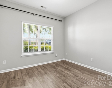 8710 Arrowhead Place Lane - Photo Thumbnail 16