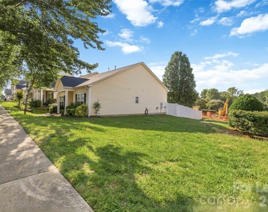 8710 Arrowhead Place Lane - Photo Thumbnail 2